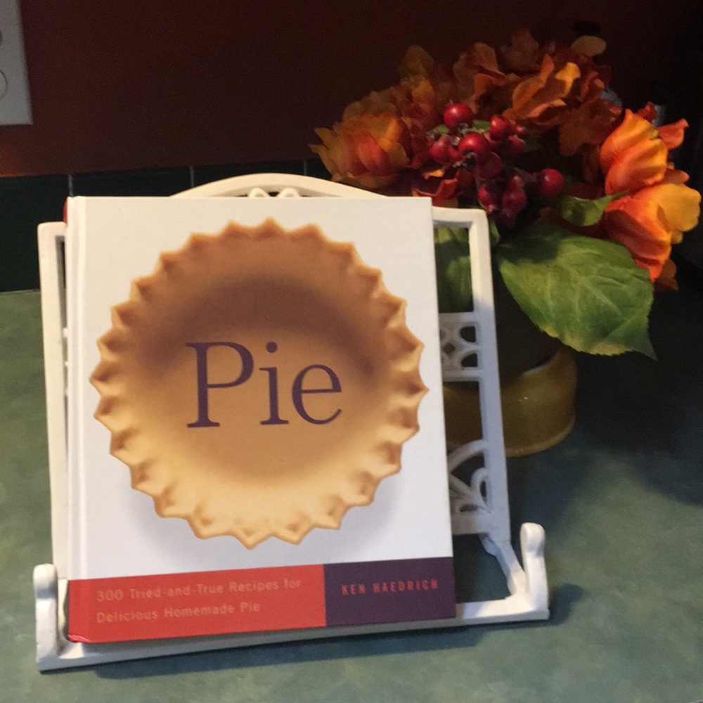 Pie cookbook, 300 recipes